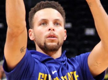 Stephen Curry menatap pada penampilan Olimpiade